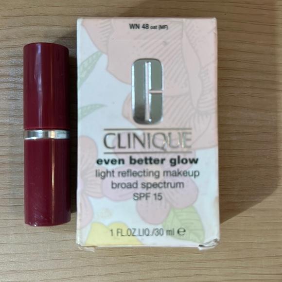 Clinique Bundle- Even Better Glow Makeup and Lipstick - Picture 1 of 7